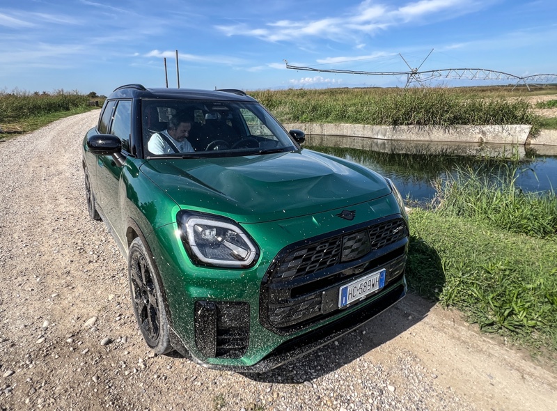 Mini Countryman JCW on the road